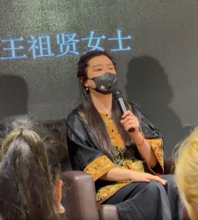 王祖賢近日罕見公開露面，並回應當初急流勇退的原因。（翻攝自微博）