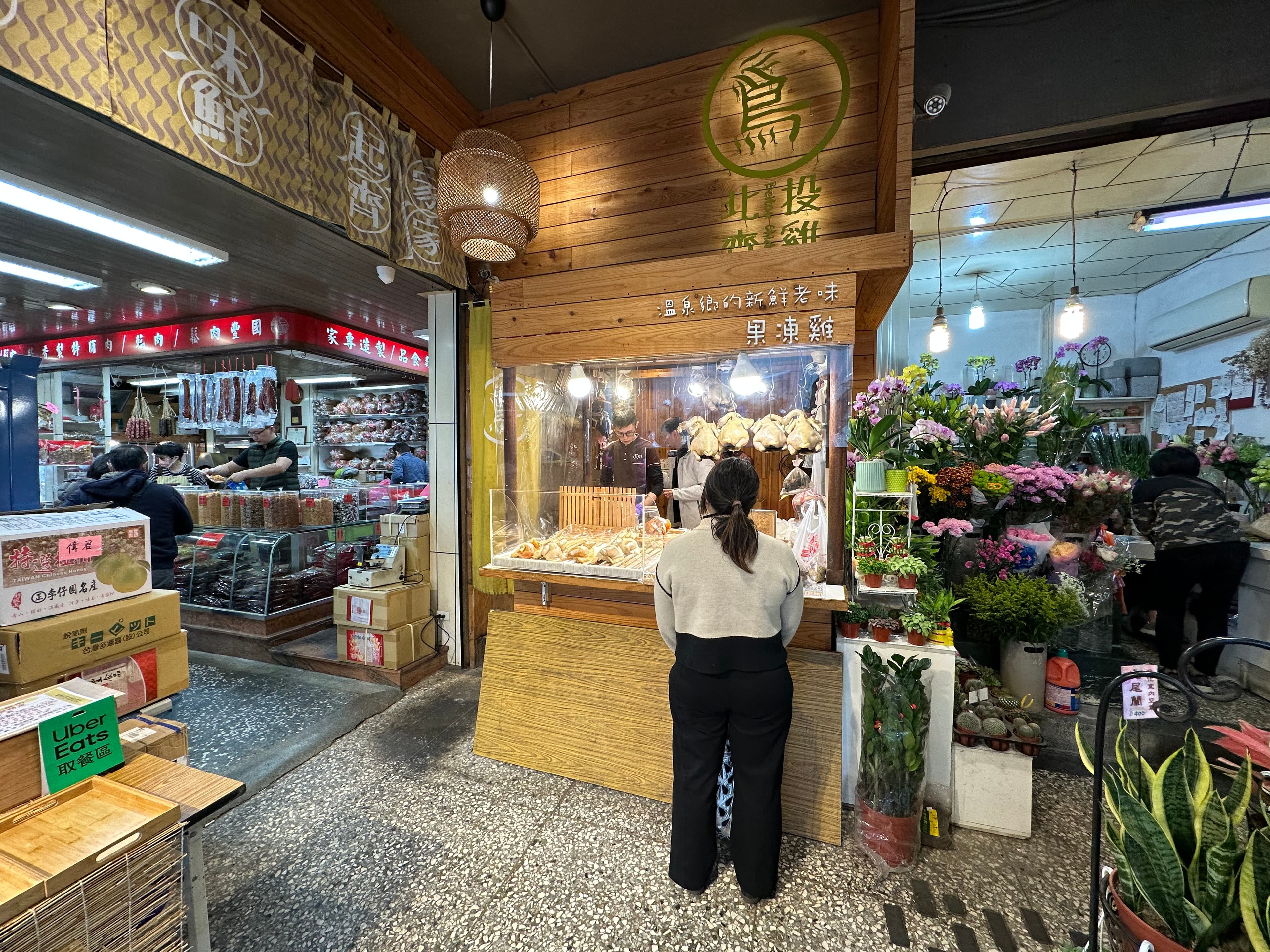 「北投齊雞」傳承3代，已經開業53年，算是北投市場的扛霸子。