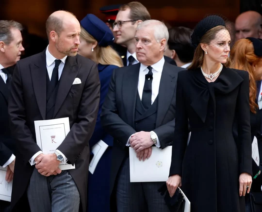 威廉王子、凱特王妃與安德魯過去的同場畫面。（翻攝katemiddletonprincessofwalesuk IG）