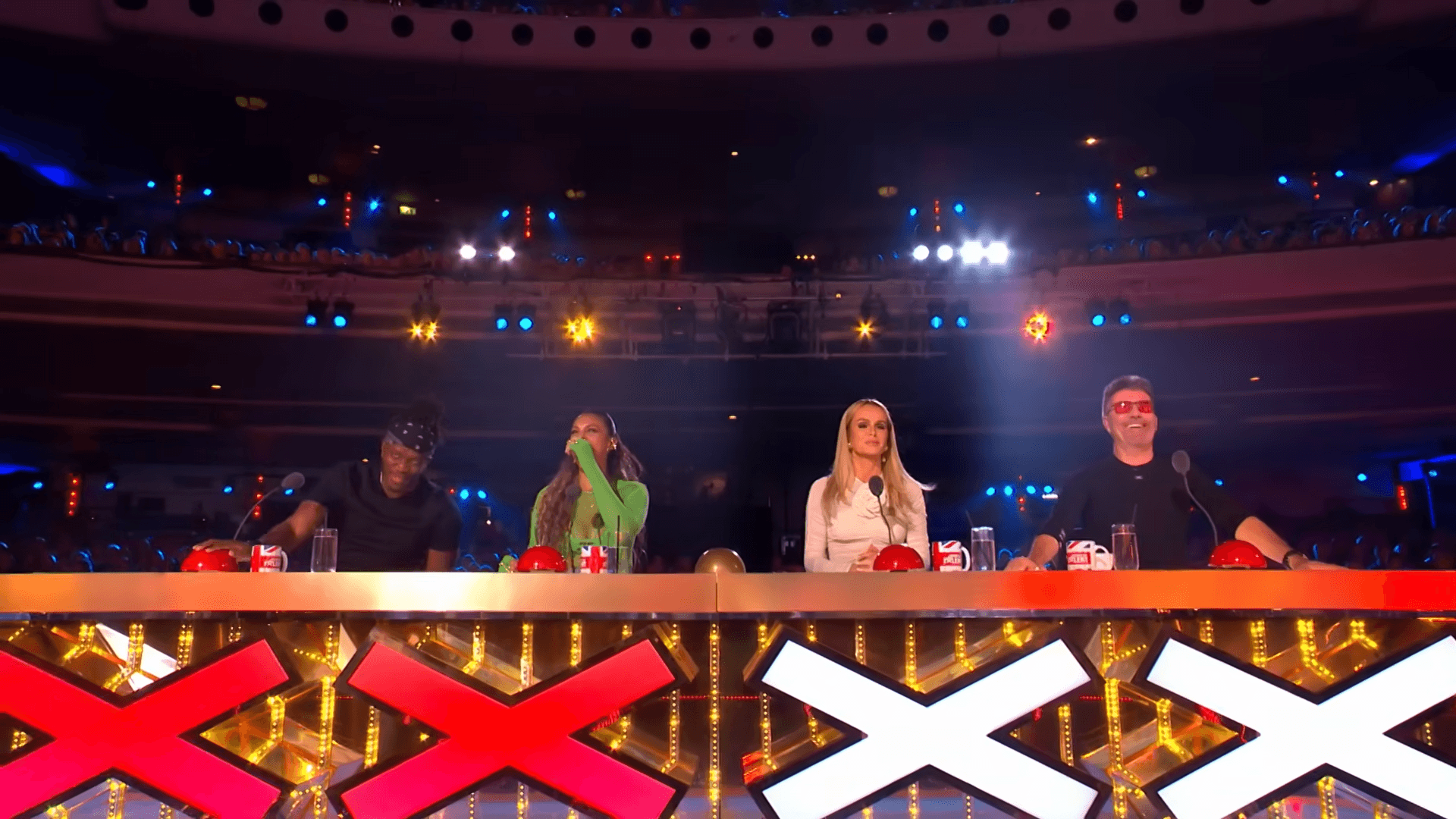 水管阿民在表演過程中拿到2個「X」，差點面臨淘汰。（翻攝自YouTube Britain's Got Talent）