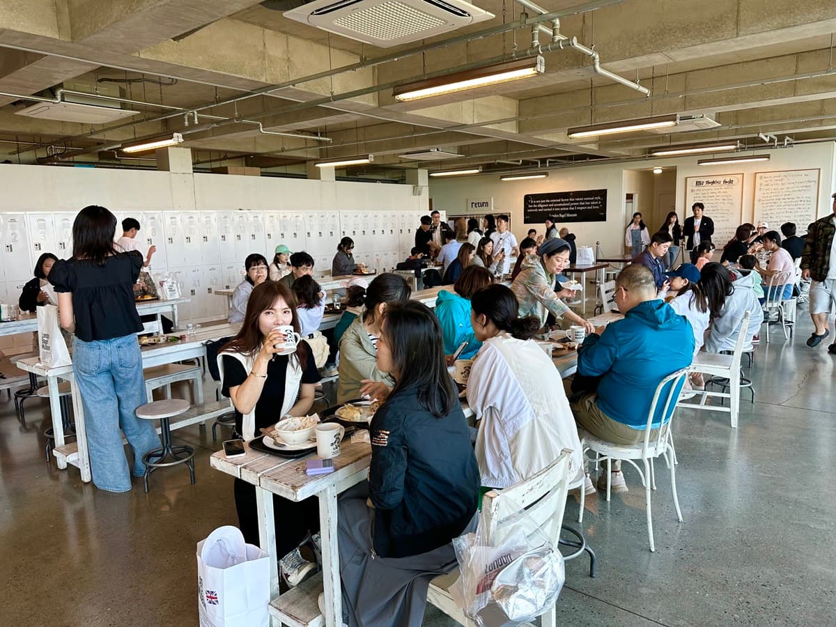 地下一樓內用區需網路預訂或候位才能入座。