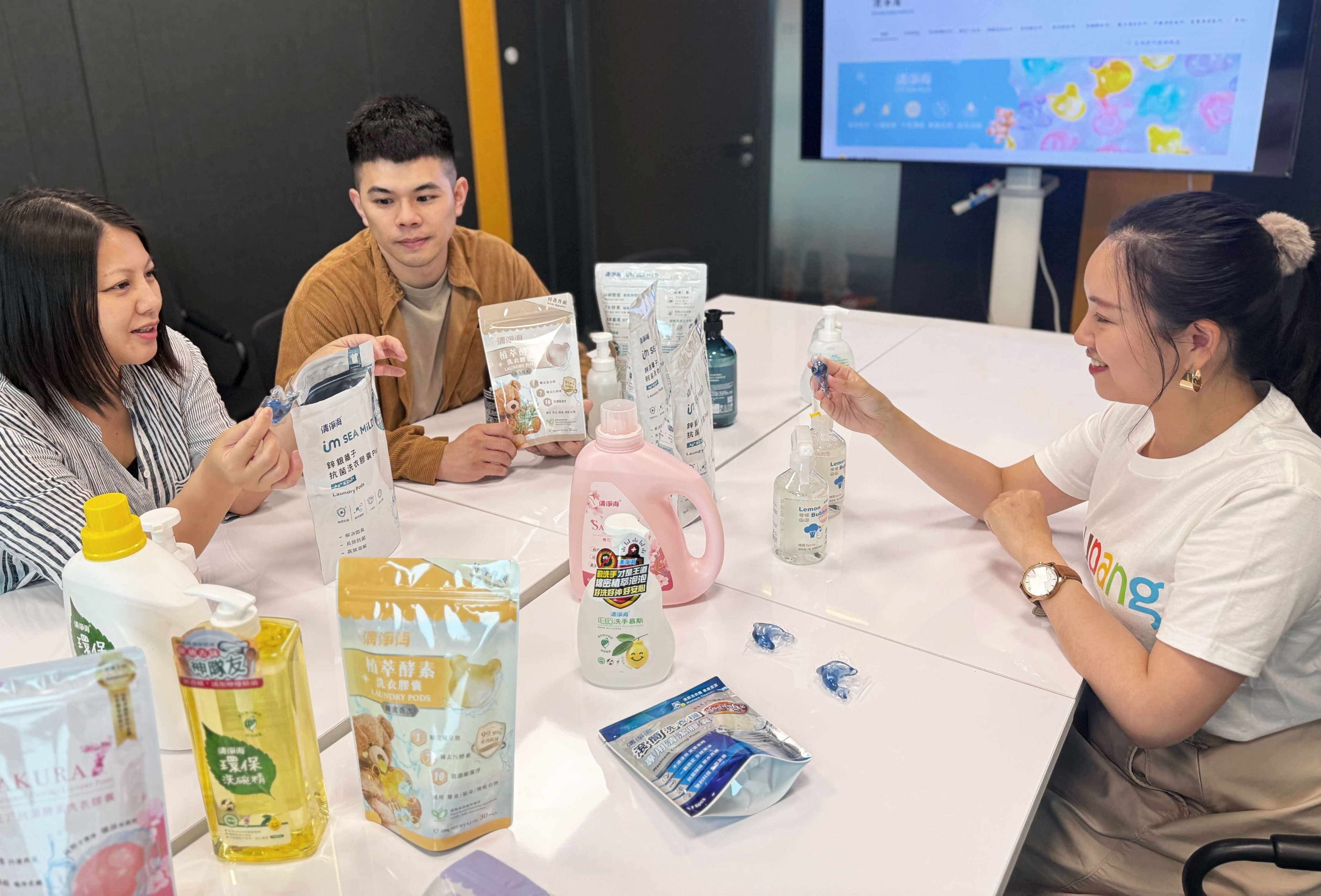 清淨海從環保洗碗精起家,至今產品線已擴展至各式家用洗劑,並堅持使用減少環境負擔的成分。