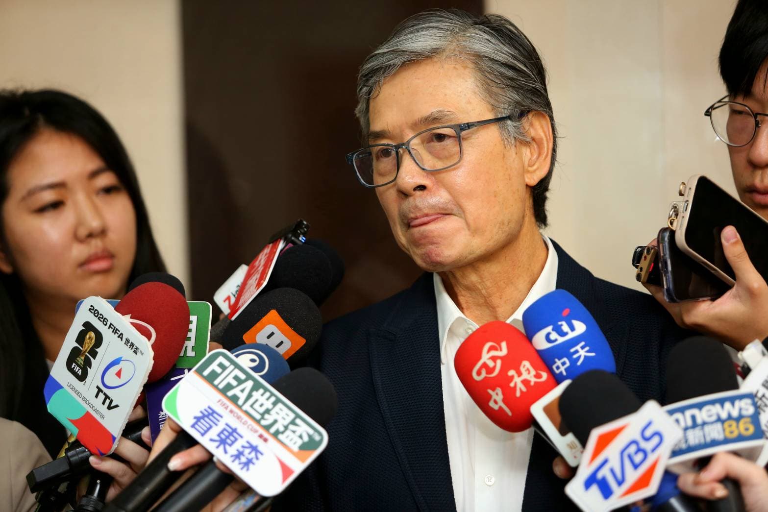 金溥聰今日接受專訪後受訪。(鏡報姜永年攝)