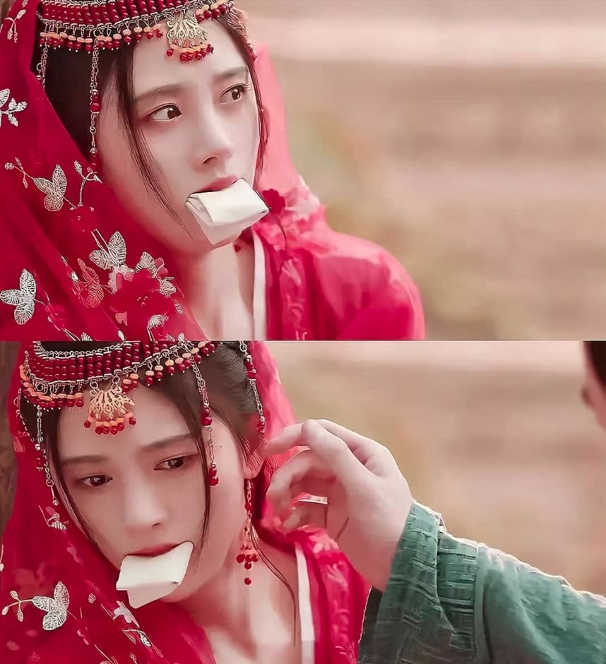 陸劇《如意芳霏》中鞠婧禕遭綁架，但她嘴裡塞的布條被嘲像化妝棉，妝容也完美一絲不苟完全不像被綁。（微博圖片）