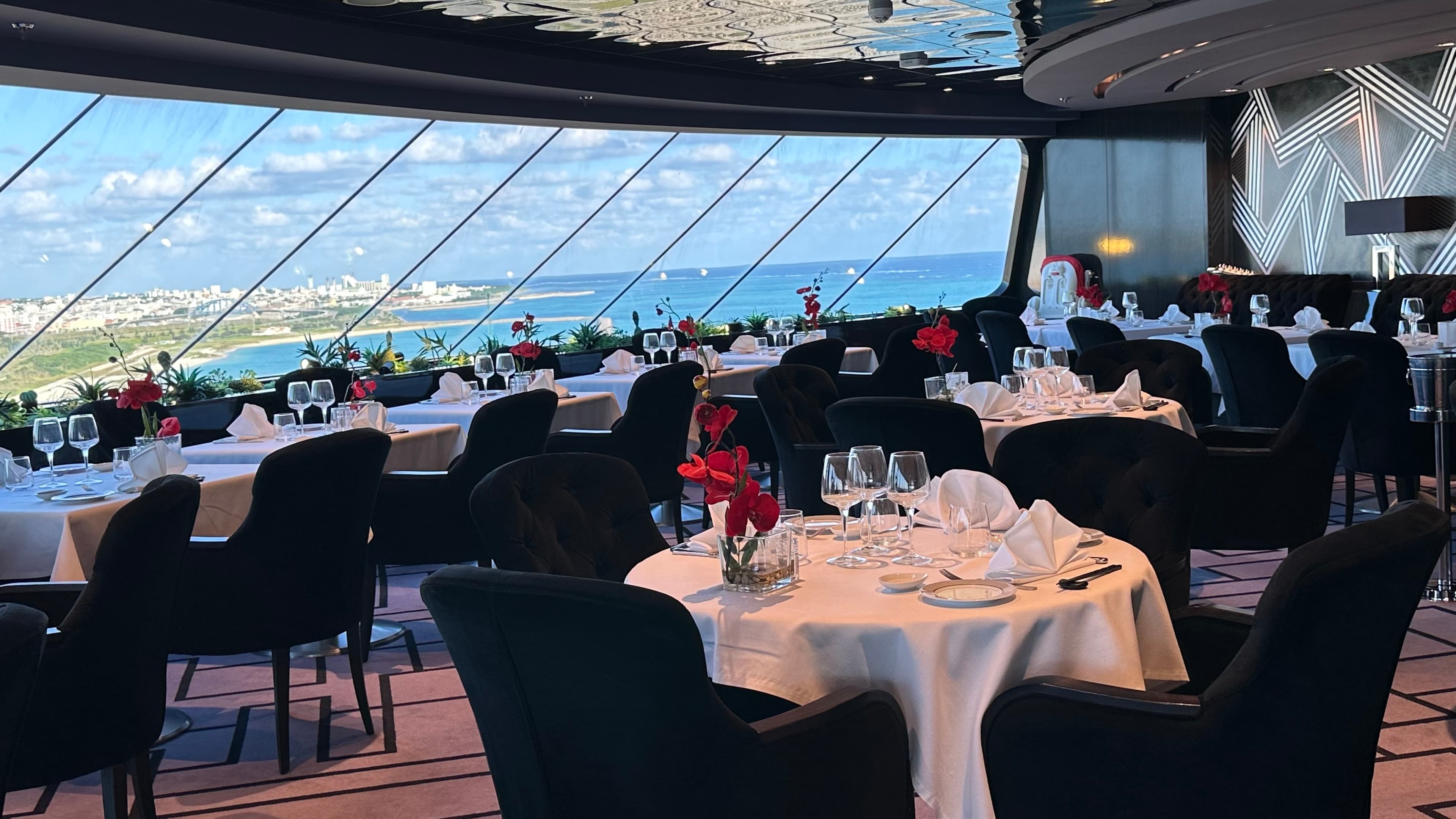 地中海遊艇會專屬餐廳是VIP會員的免費餐廳。