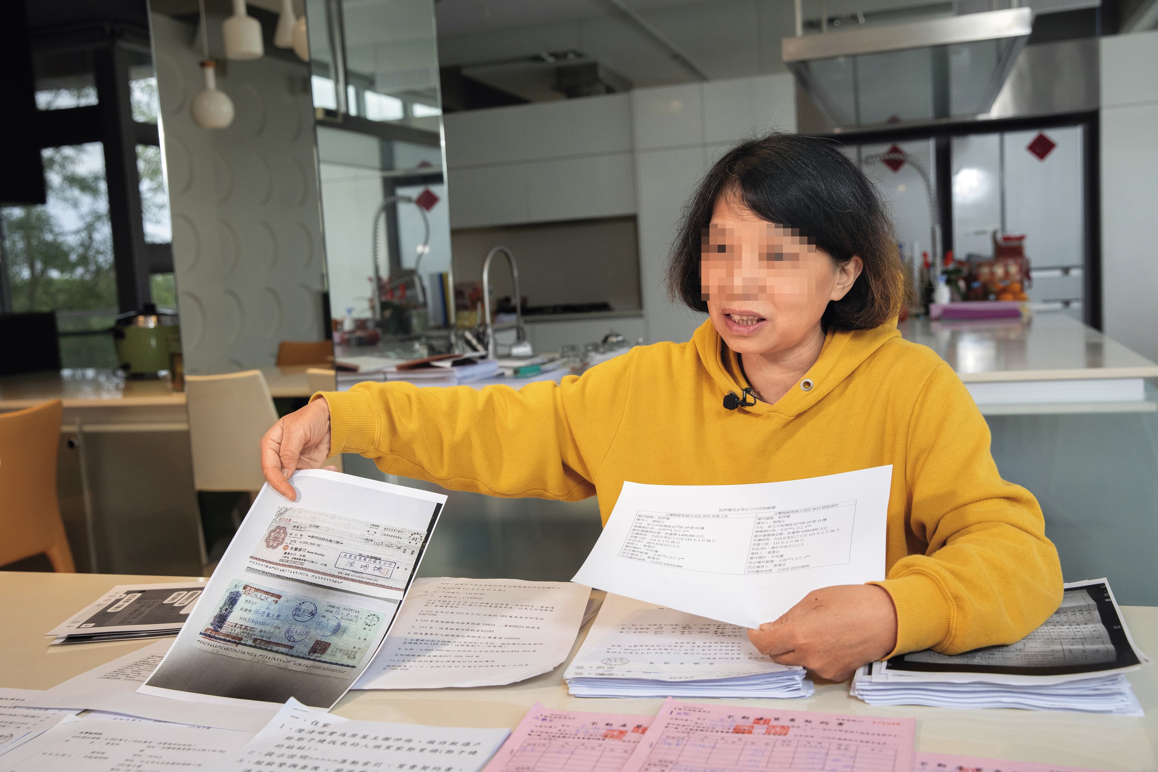 曹美玲沉痛地說,事發後才知道詐團花招百出,房子早已被過戶,面對官司更是漫漫長路。