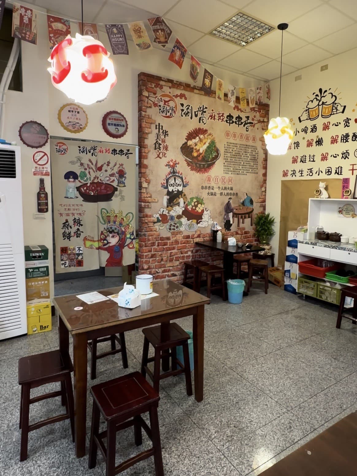 小店空間舒適，冷氣夠涼，吃辣爆汗也不怕。