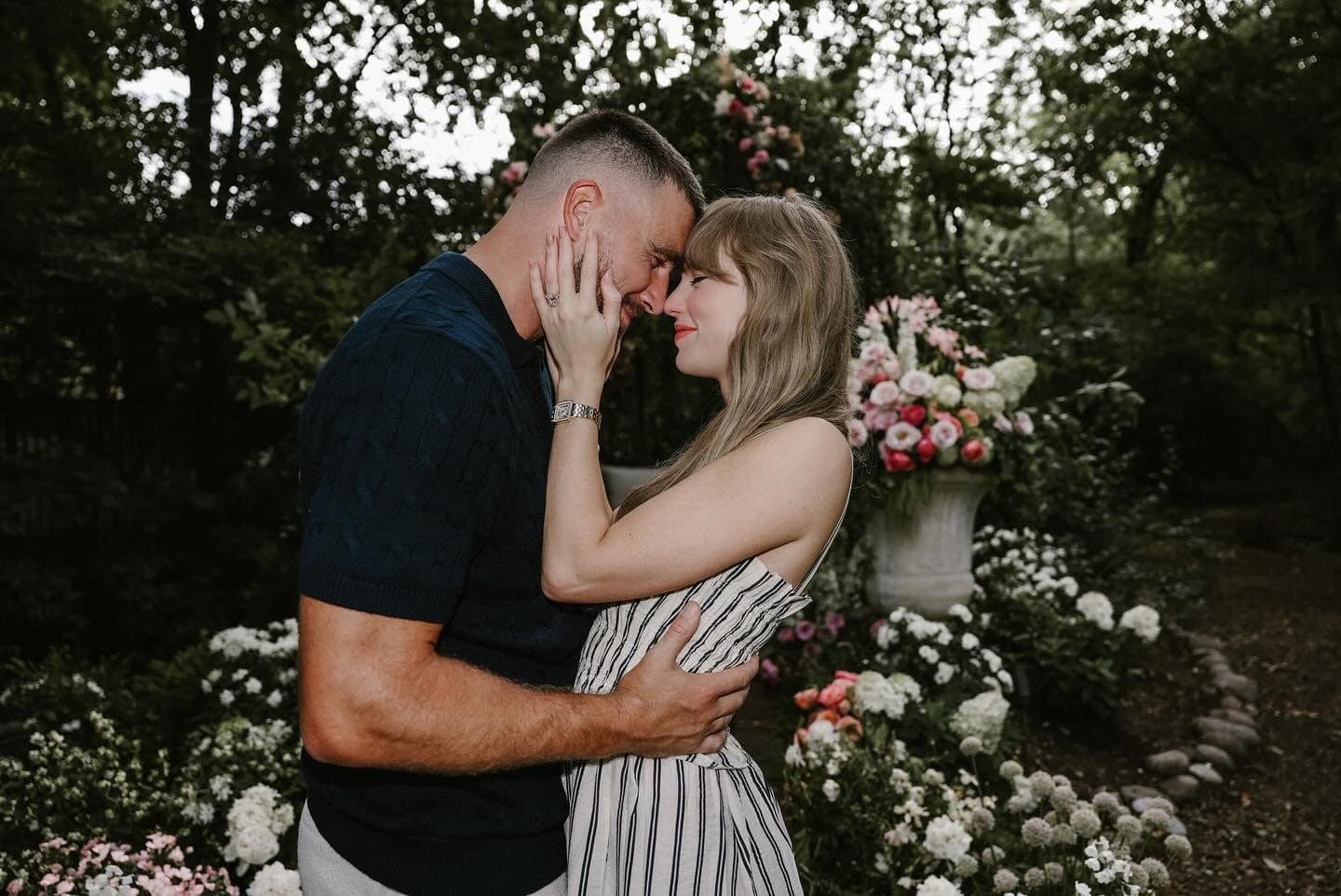 泰勒絲和崔維斯近日在紐約完婚,正式成為「凱爾西太太」。(翻攝taylorswift IG)