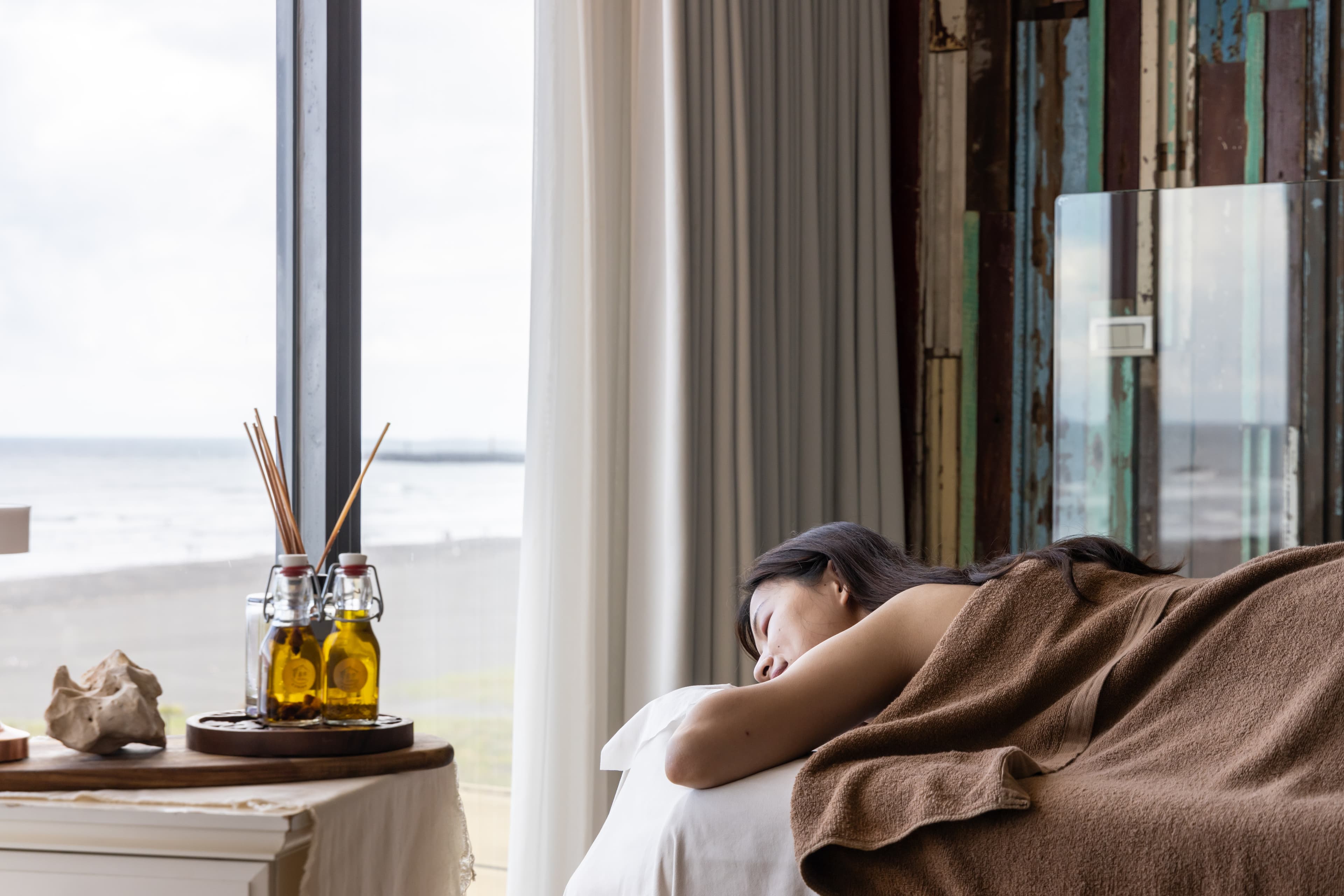 住客可以提前預約海景Spa，一邊按摩一邊看海景療癒身心。