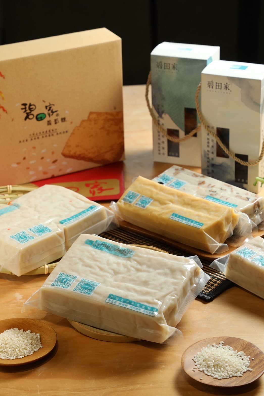 「碧田家」貼心考慮到年節送禮需求，也規劃出禮盒包裝的蘿蔔糕，送禮同時送出美味與體面。