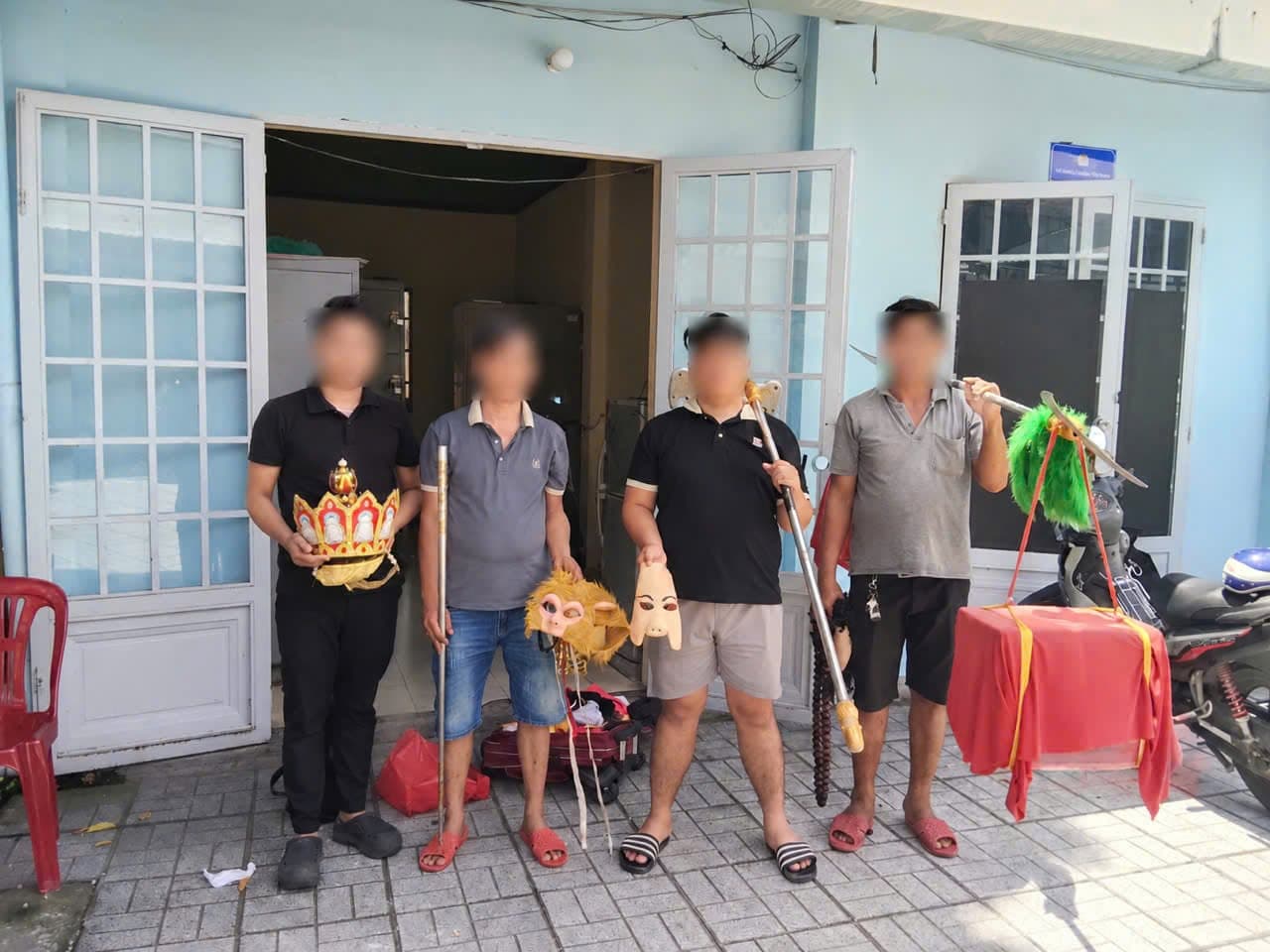 唐三藏一行人違法遭警方逮捕。(翻攝越南警方臉書)