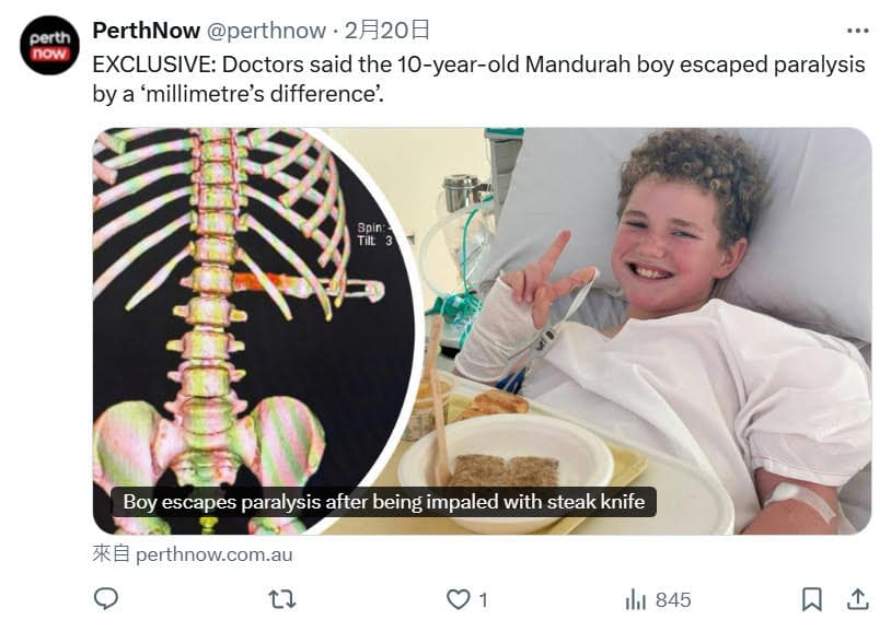 10歲男童因背部插入一把牛排刀，險些癱瘓，幸好急救後已無大礙。（翻攝X@perthnow）
