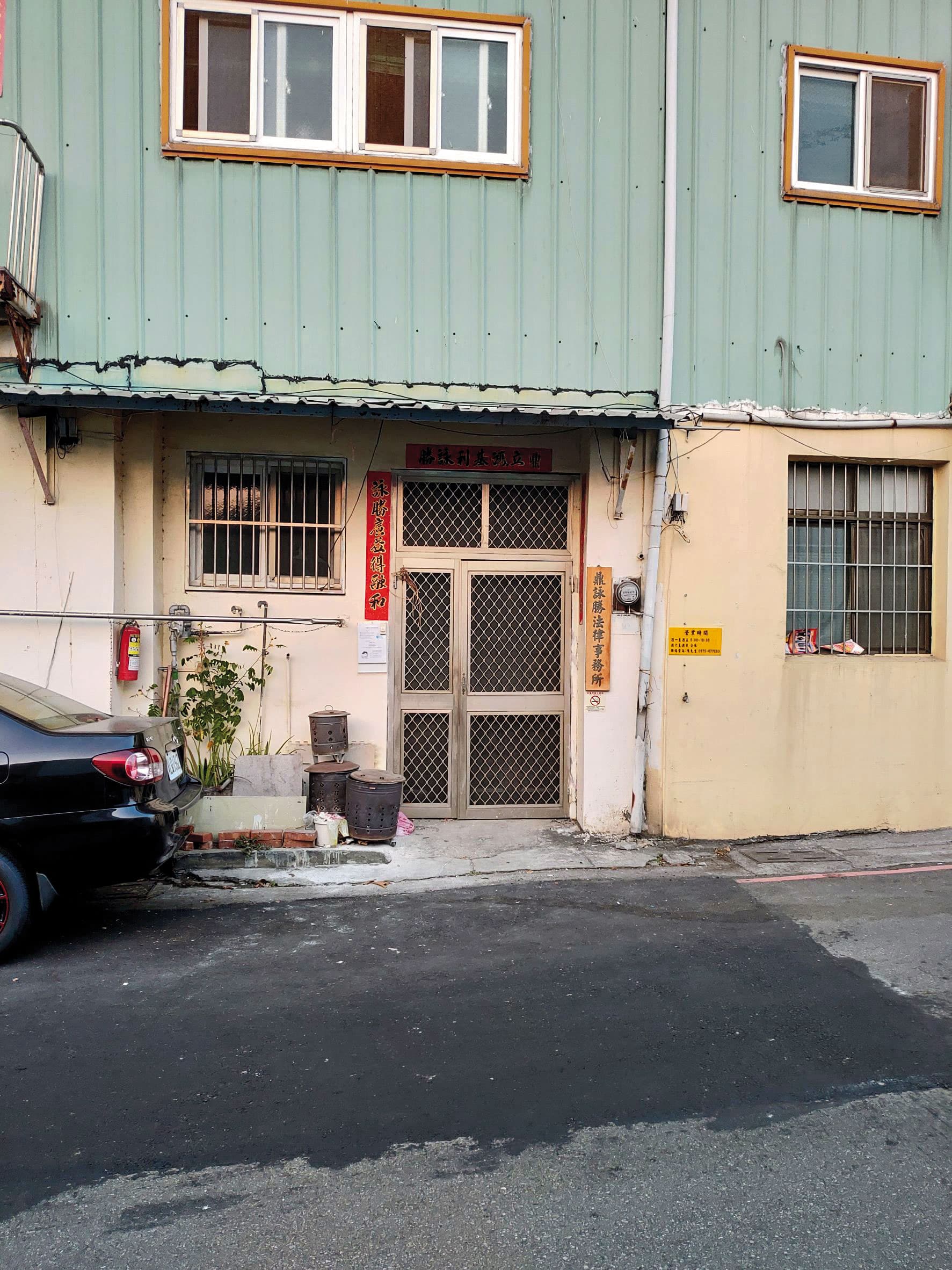張禮安遭檢舉在台中市豐原與不具資律師資格的學長合開律師事務所,涉違《律師法》。