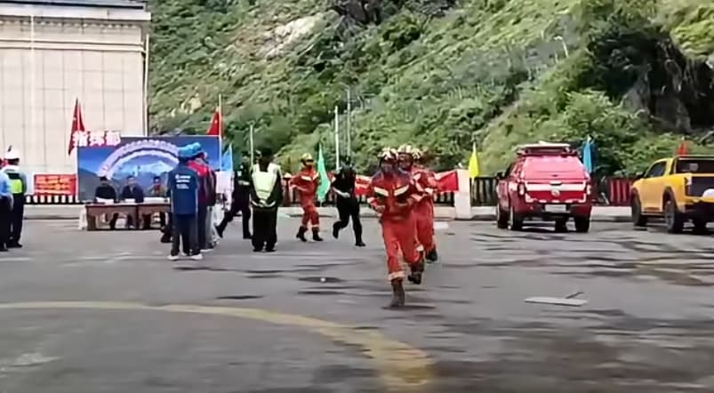 本月初吉隆縣官方的防災演習畫面曝光,引發中國網友熱議。(翻攝自X)