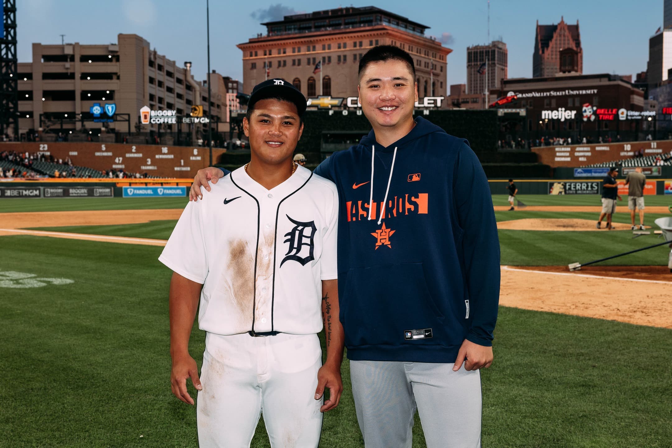 李灝宇、鄧愷威兩名台灣好手在MLB球場對決。(翻攝自老虎隊Threads)