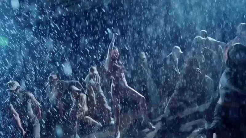 曾馨瑩與舞群在大雨中熱舞,全身濕透仍賣力演出,畫面充滿張力。(翻攝永齡銘馨盃臉書)