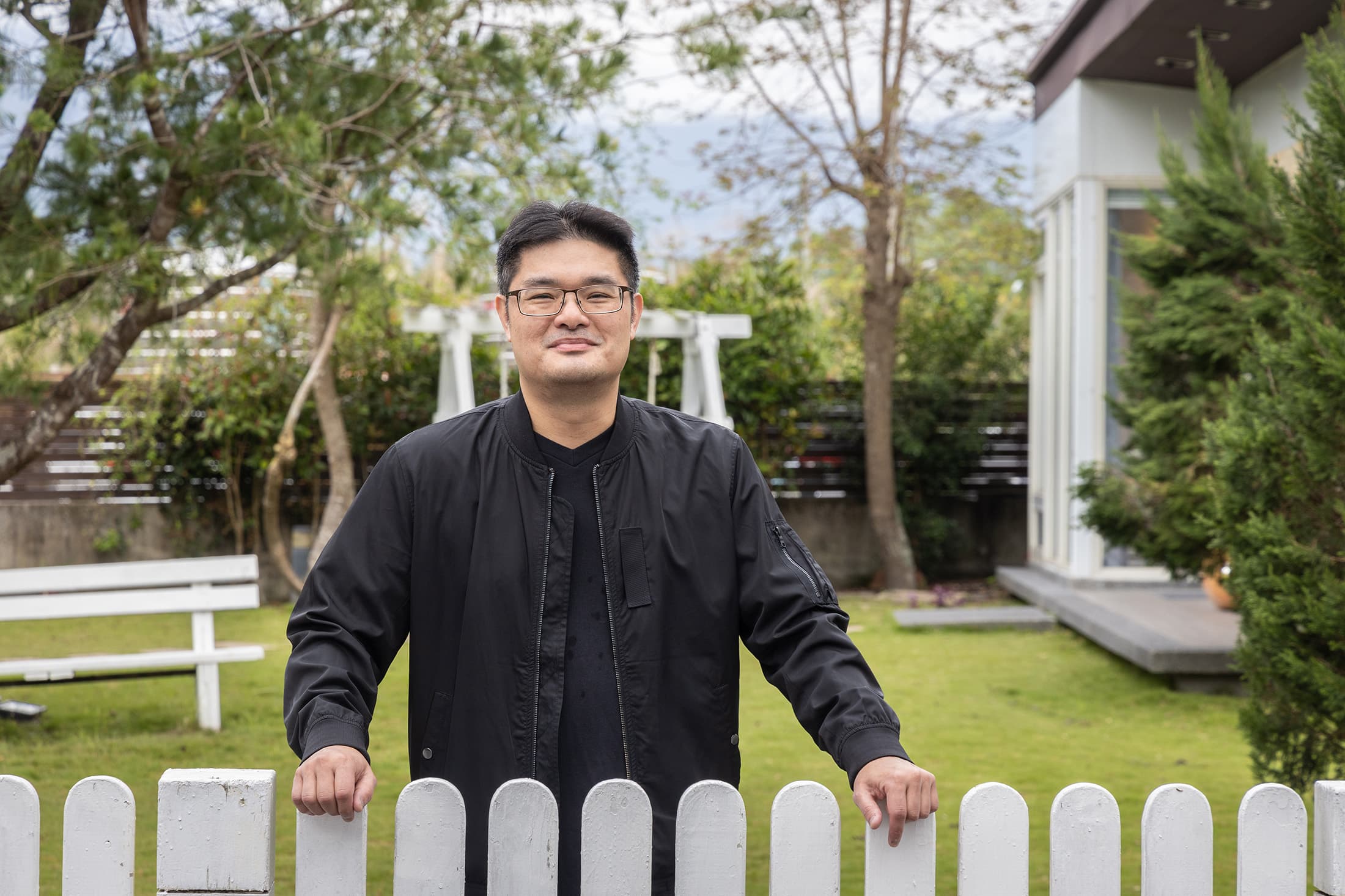 奧丁丁營運長李俊宏愛上綠舍民宿的綠地與庭園，希望人住客可以享受童趣與悠閒時光。