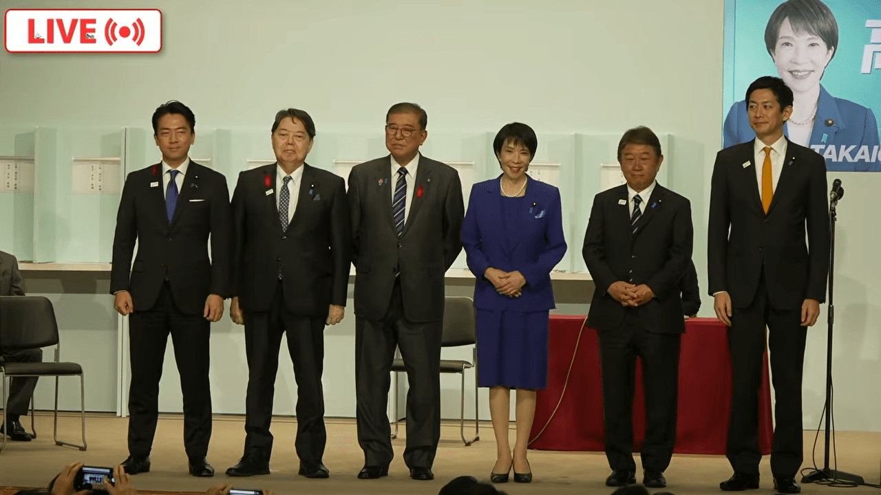 石破茂（左3）即將卸任，高市早苗（右3）今擊敗另外4名男性候選人，當選自民黨總裁，料將成為日本首位女首相。（翻攝自日本自民黨YouTube）
