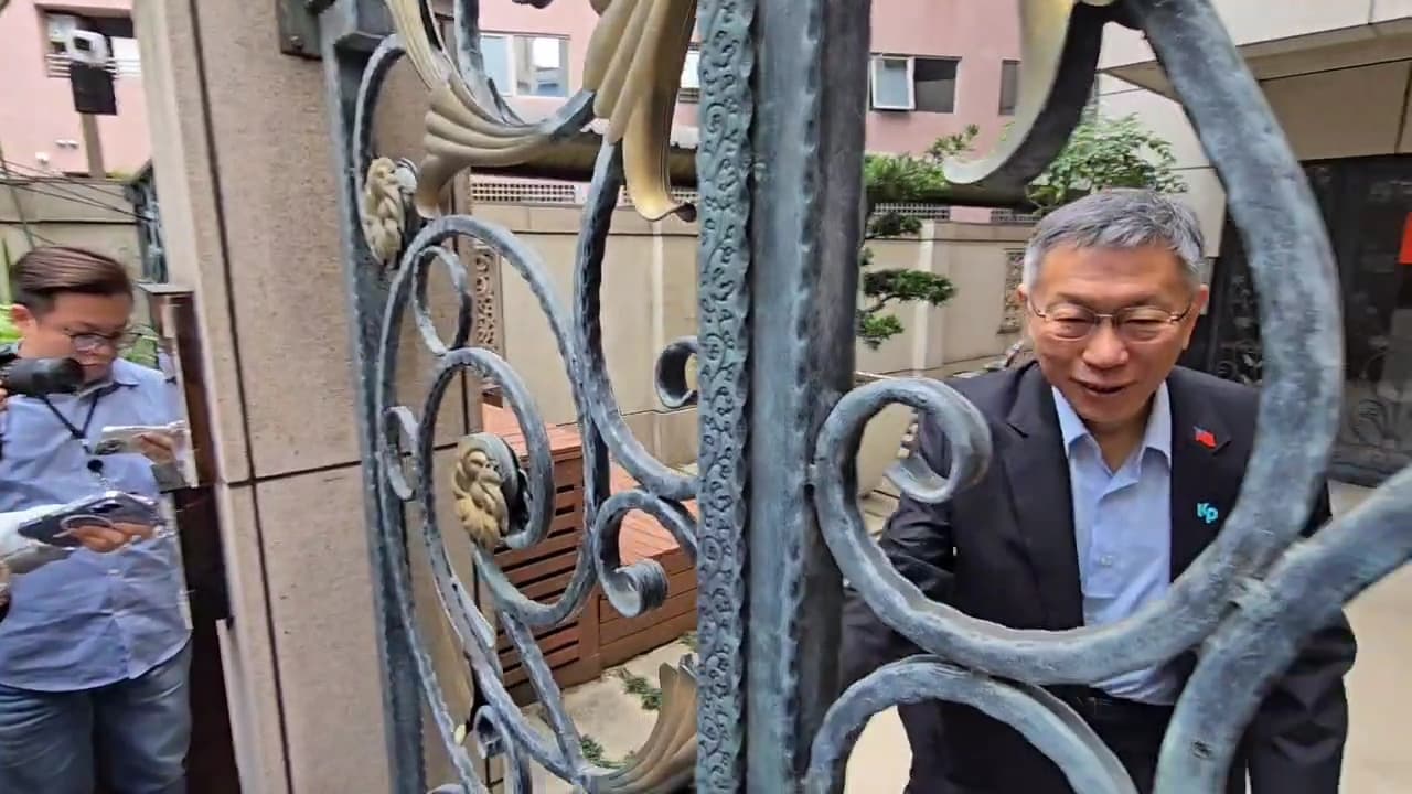 柯文哲離開家門，也透露柯媽近況。