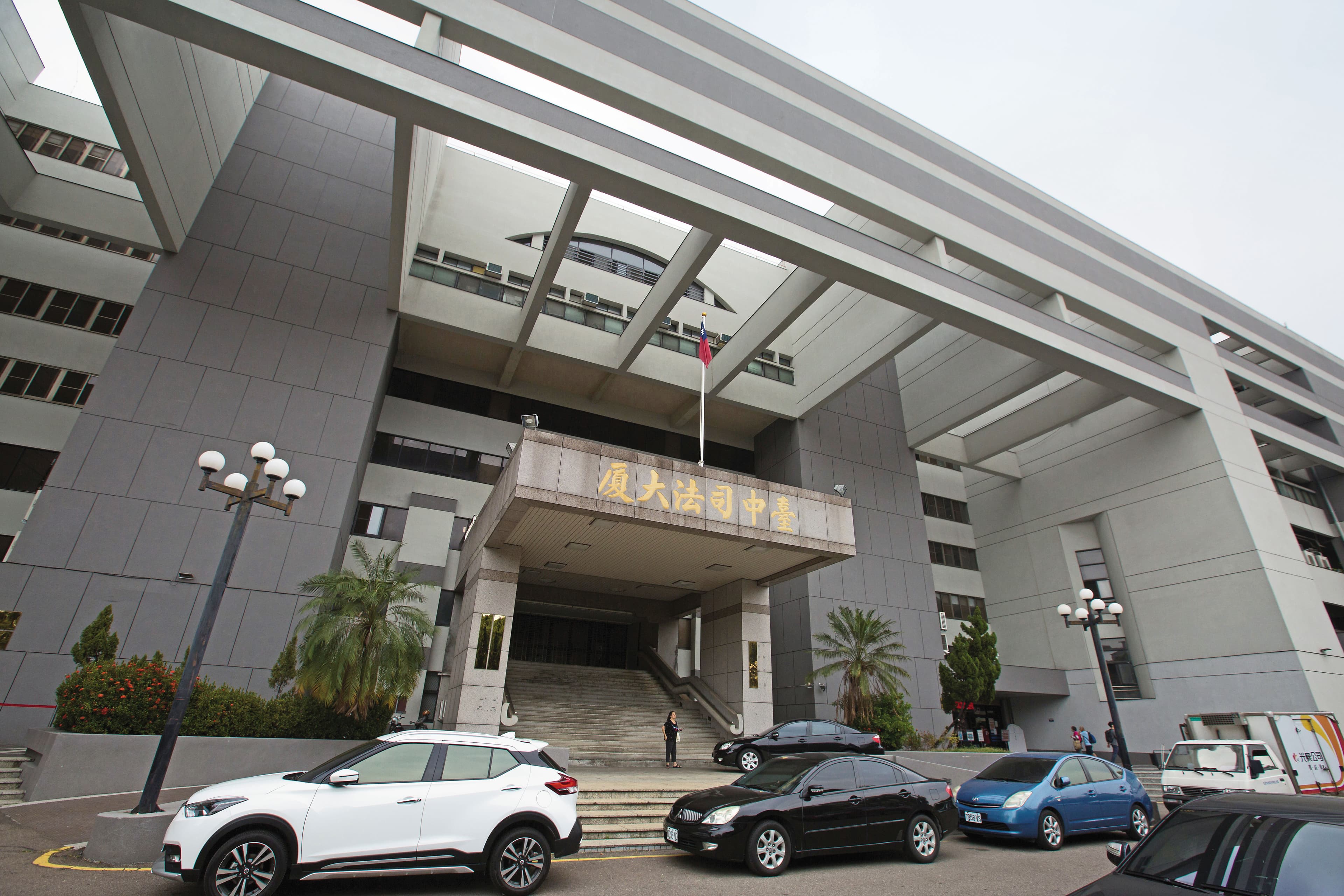 台中地院認為曾男與顏女之間應無私情，判不用賠償。