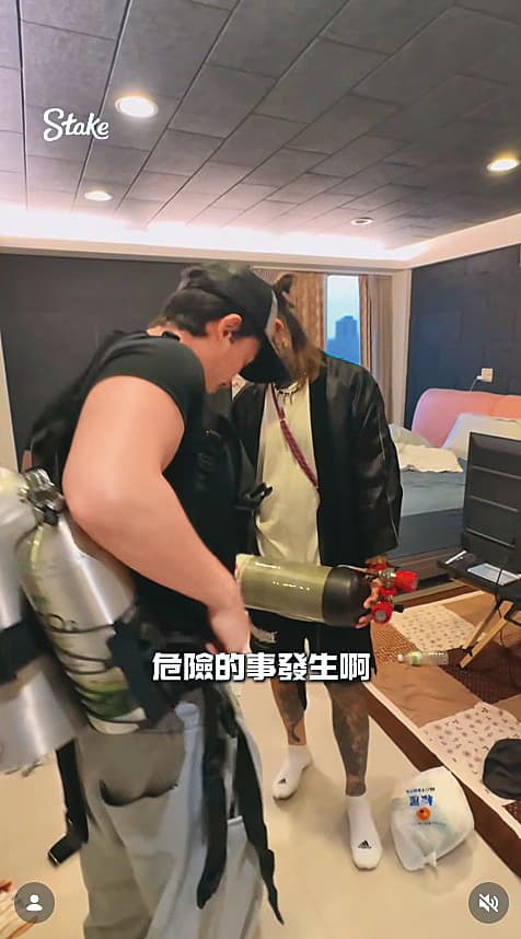 原來所謂「最新發明」影片,就是孫安佐與經紀人於北投的河堤實測自製噴火槍。(翻攝自孫安佐IG)