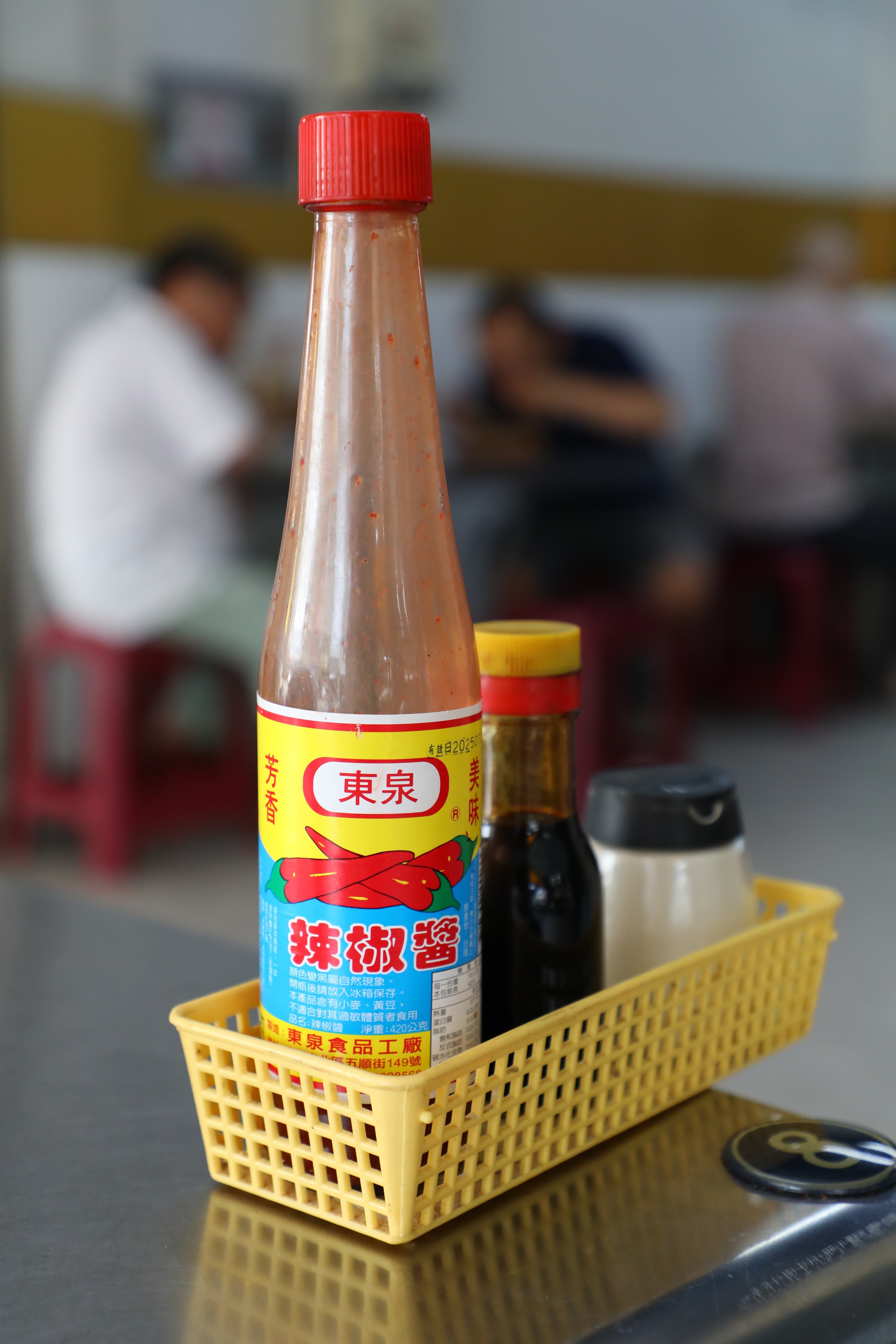 Josh笑說東泉辣椒醬是台中人的味精，食物加了就會變好吃。