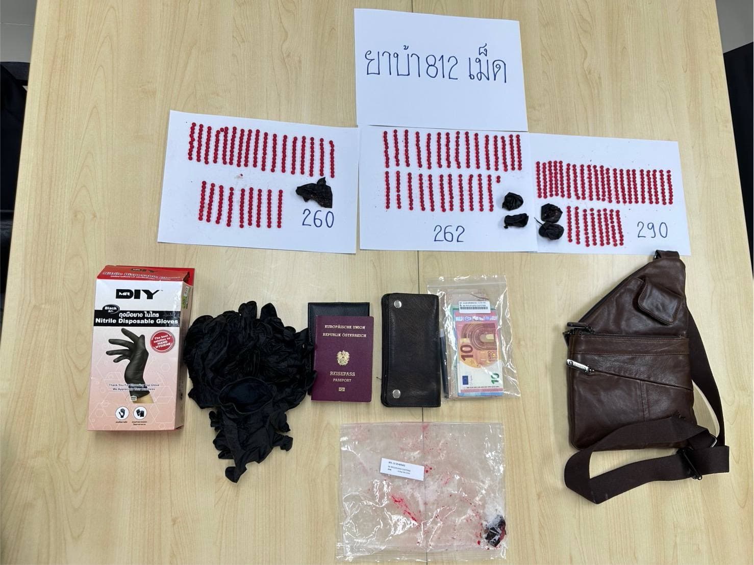 43歲奧地利籍男子甘特納體內取出3包毒品，其中1包已經破裂。（翻攝自สถานีตำรวจนครบาลหัวหมาก FB）