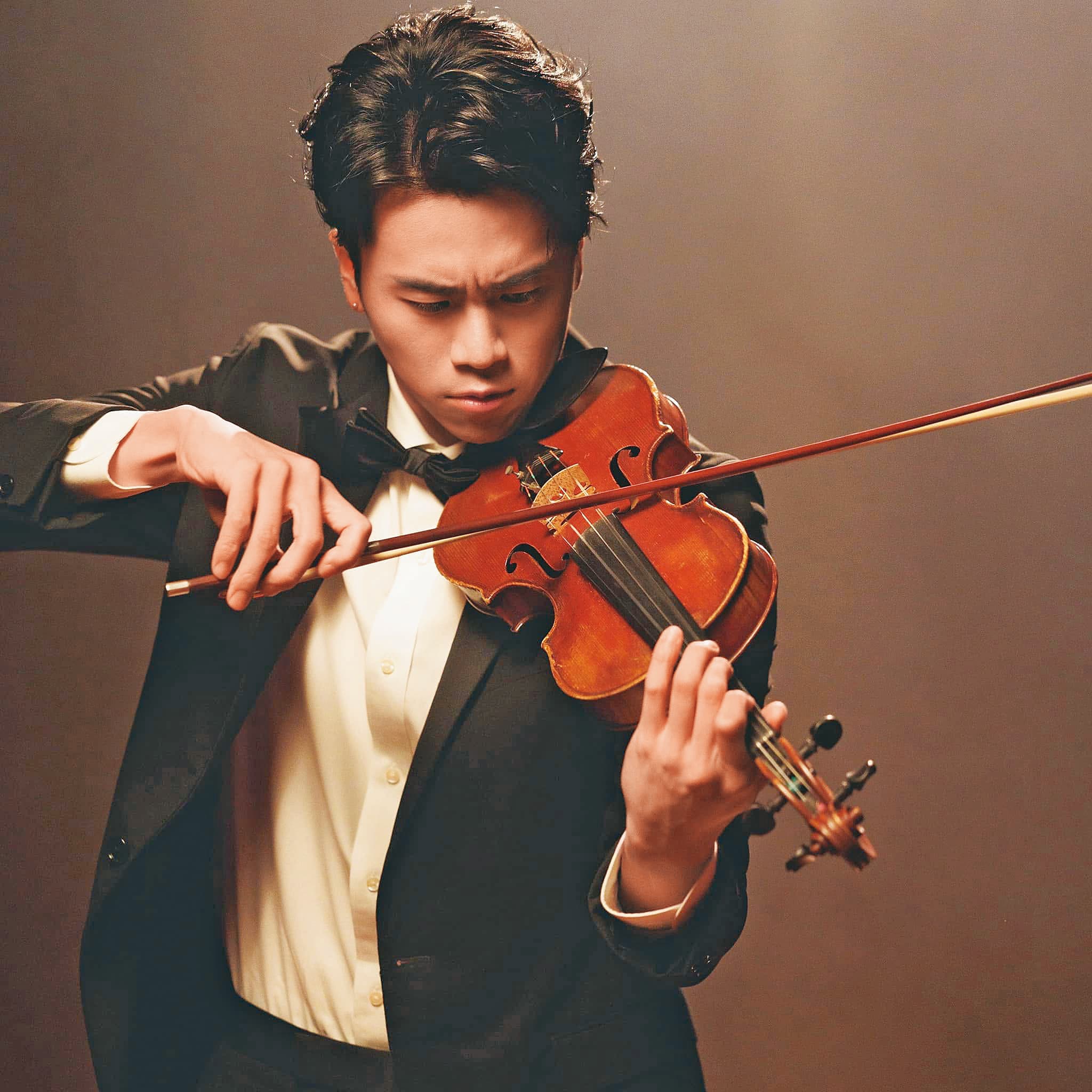 金泰佑擁優異的小提琴演奏實力，登上許多世界級舞台進行公演。（翻攝自金泰佑臉書）