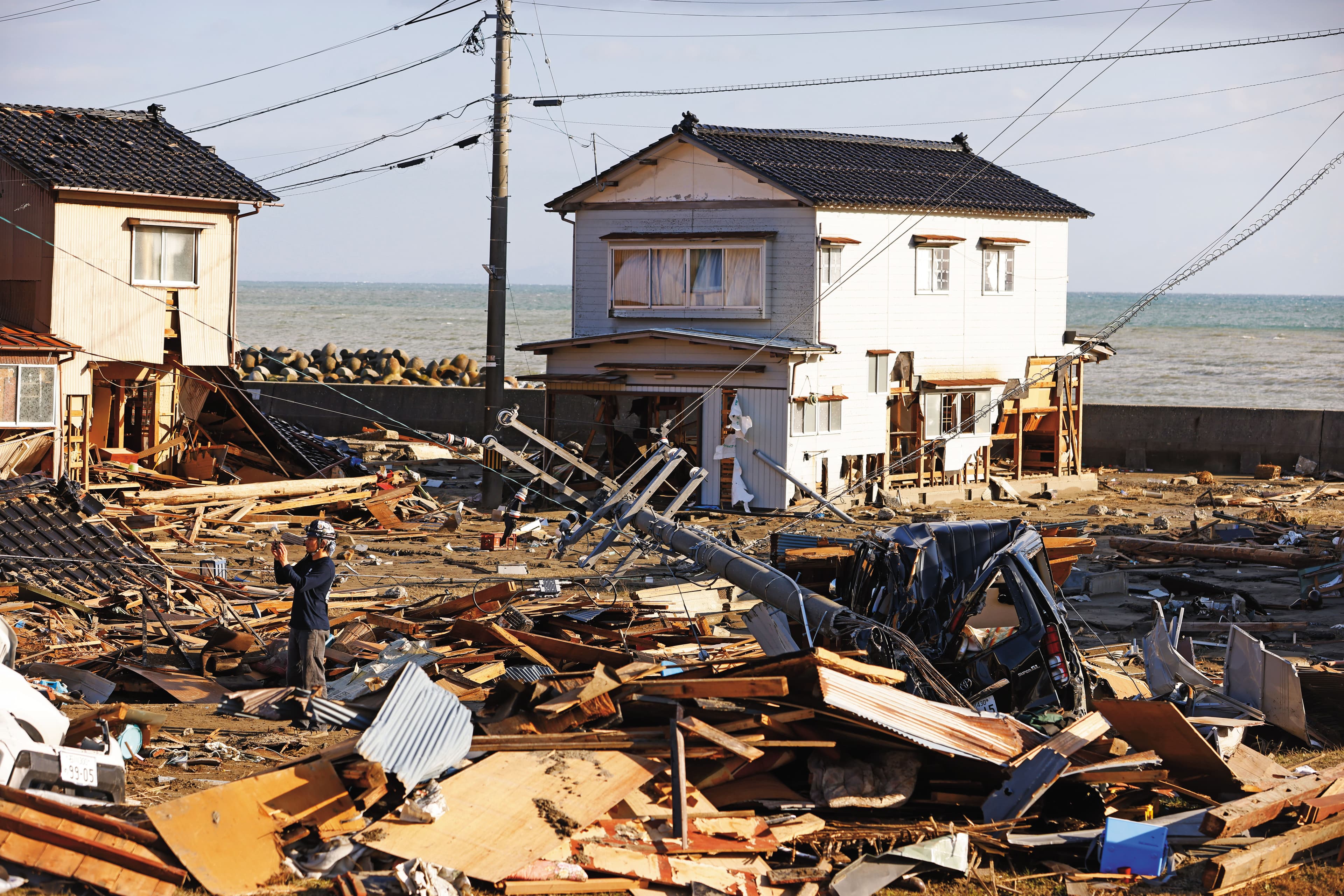 珠洲市災情慘重,房屋被地震及海嘯侵襲,幾乎全毀。