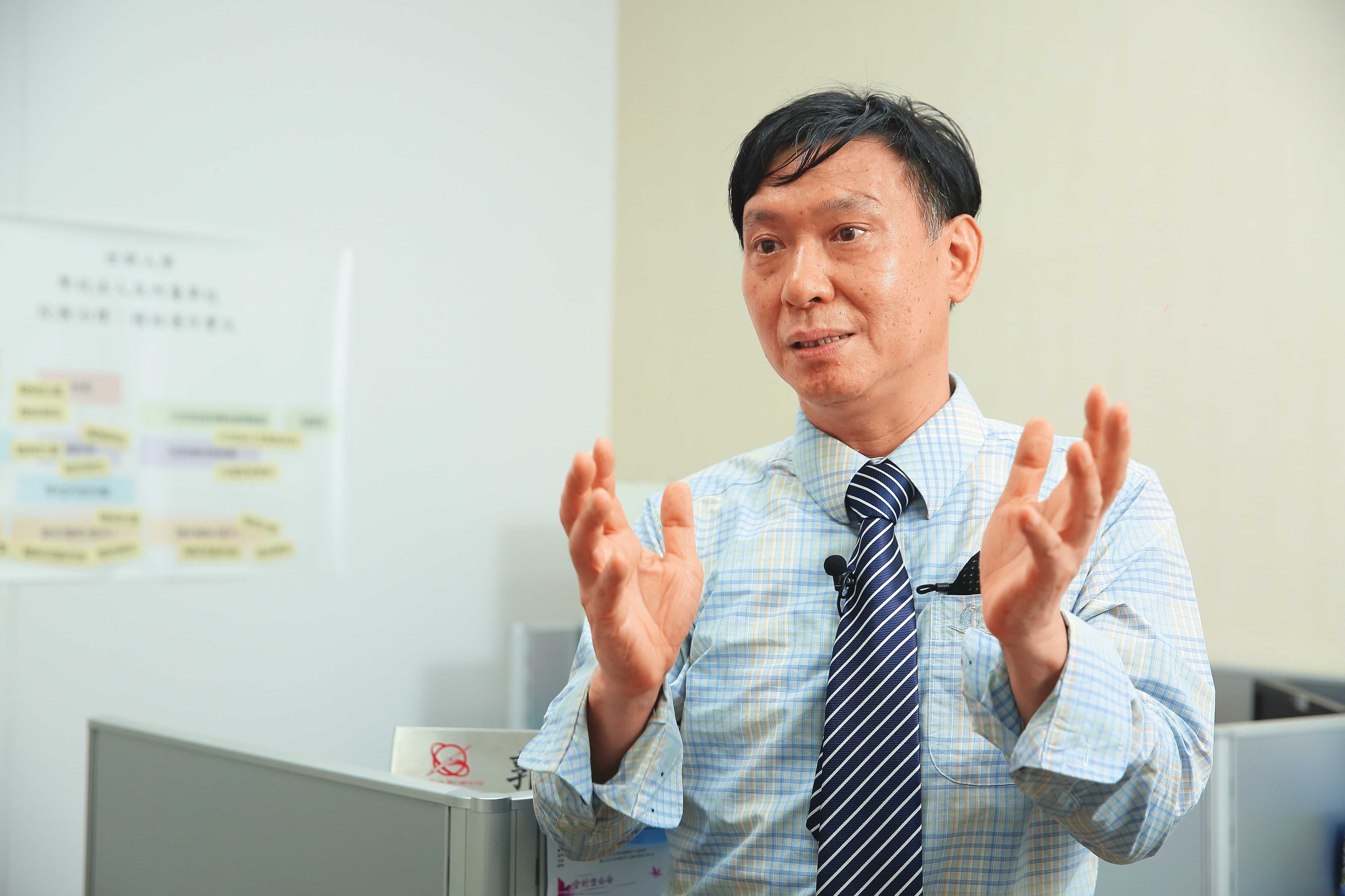 世新大學專任客座副教授郭迺鋒強調，公股投信須以專業選任管理階層，不應把職位當成公股人事輪調的一環。