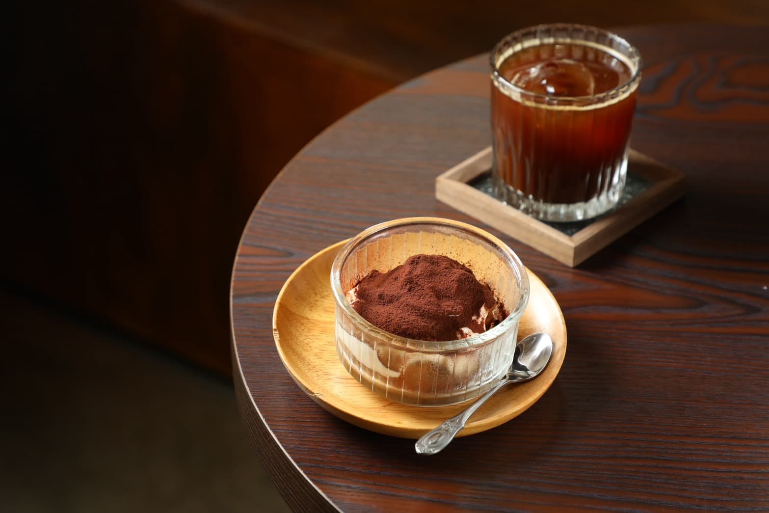 阿岑特製的「提拉米蘇」將煮過的威士忌加入「coffee underwater」配方豆的濃縮萃取液，討喜的苦韻還帶有豐富層次。 （160元／份）