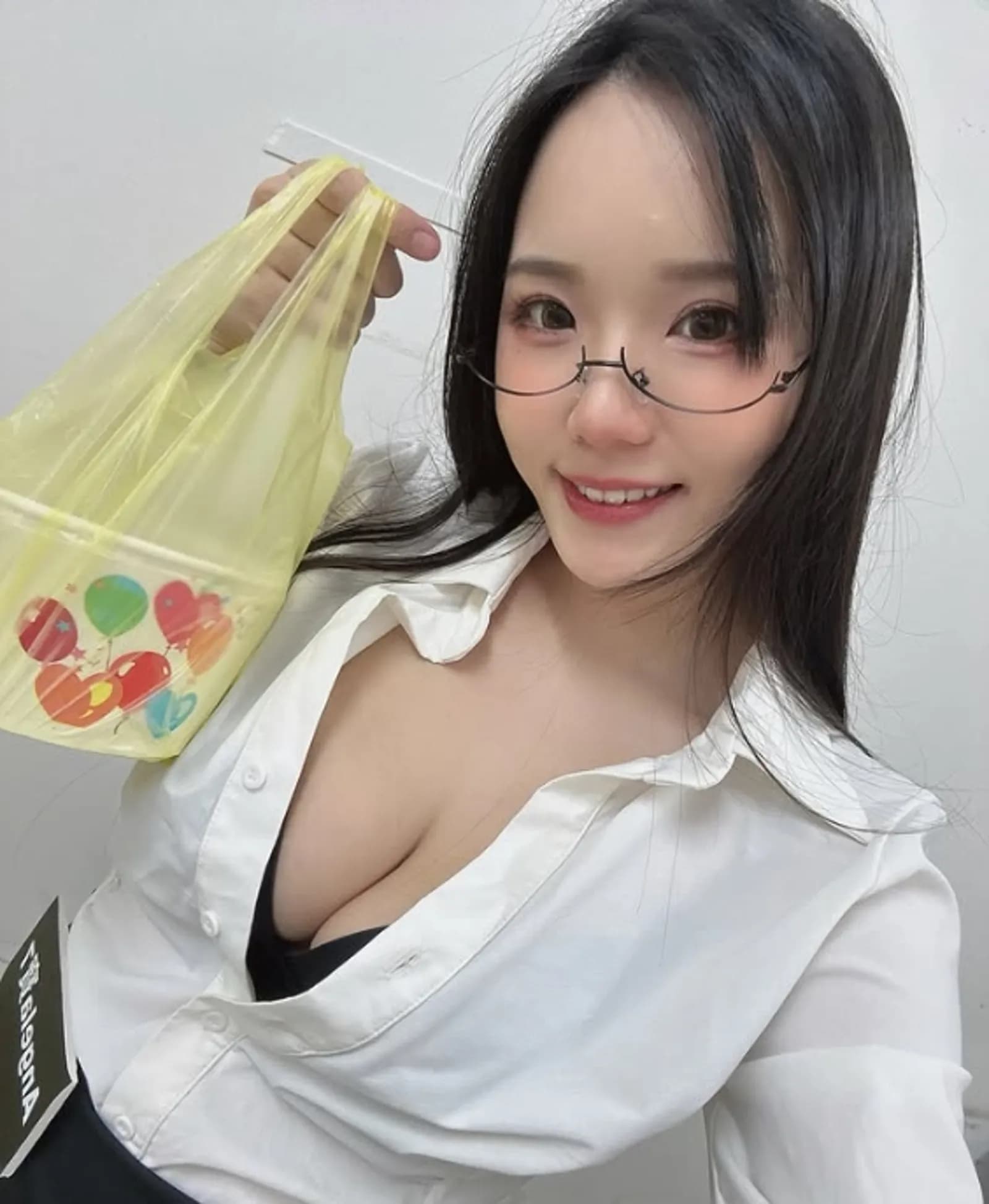 小商人請來網紅「寶7」改名參選,對尬佀廣洋。(翻攝@_bao.7 IG)