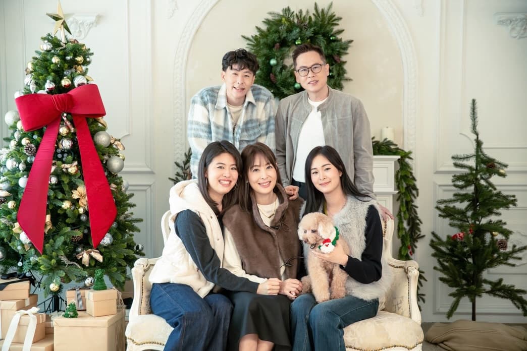 賈永婕和丈夫育有3名子女，孩子從小念貴族學校，兩個女兒目前在美國唸書。（翻攝賈永婕臉書）
