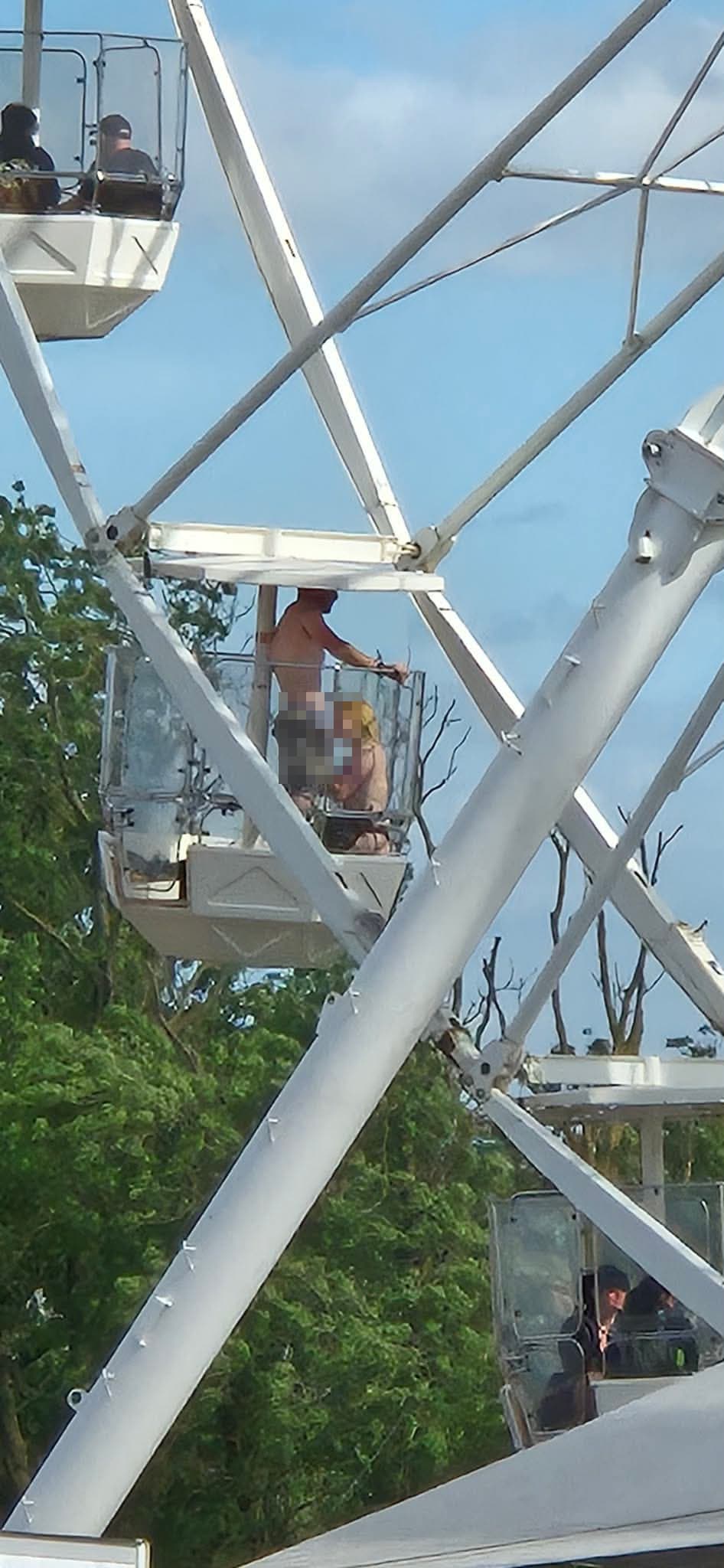 摩天輪車廂是透明玻璃,因此情侶激戰過程都被看光光。(翻攝X)