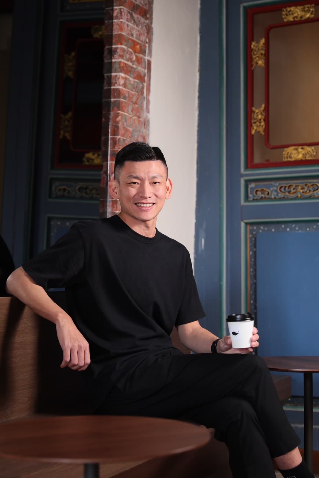 曾在綠島打工換宿、環島旅行後返回鹿港老家的Shawn，將專業之一的咖啡結合老宅，變成了令人能夠沉潛其中的「東北季風 Monsoon coffee」。