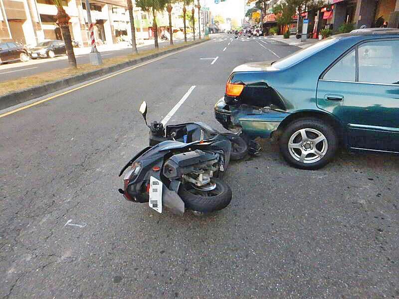 林女騎車與女鄰長的轎車擦撞，最後卻因賠償問題引發命案。示意畫面，圖非該場車禍。（讀者提供）
