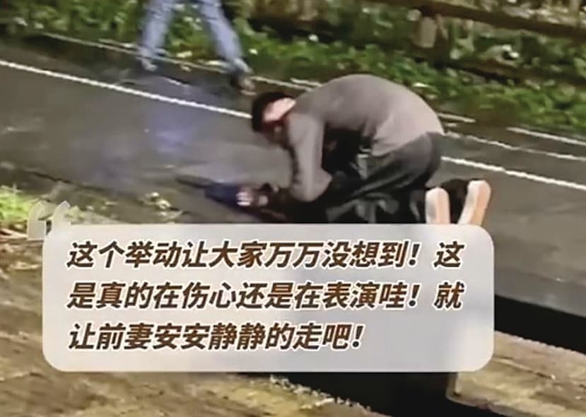 汪小菲在大S生前不斷引亂，但在她離開後相當痛心，還被路人拍到在雨中跪地。（翻攝自網路）