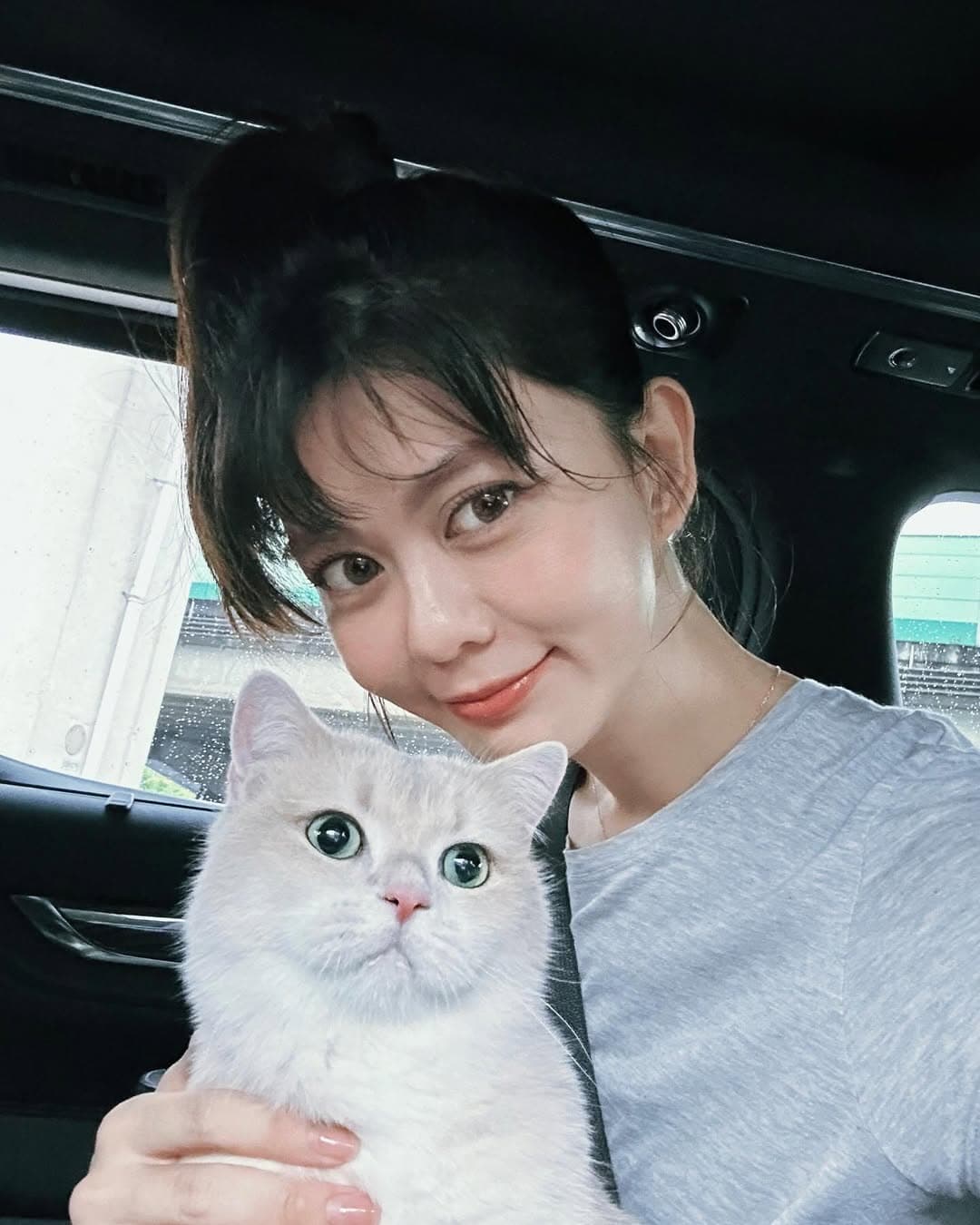 人氣YouTuber白癡公主向來以自嘲「A減身材」出名,更被網友封為「貧乳界女神」。