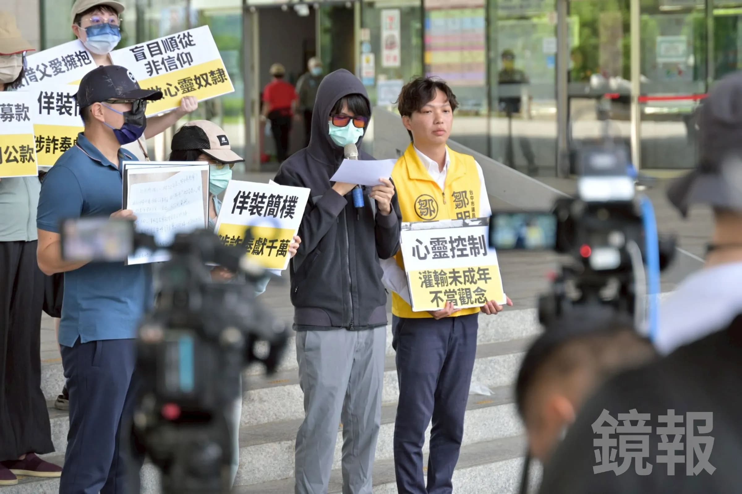 台中富足教會的受害教友今出面指控牧師一家。(時力鄒明諺提供)