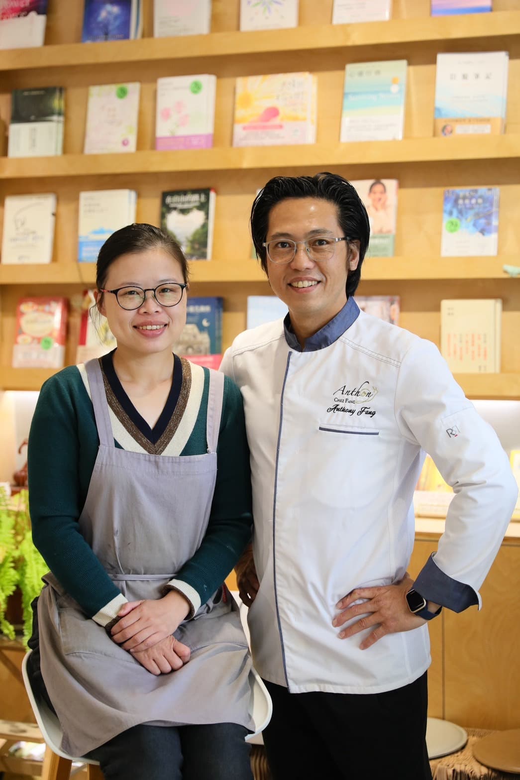 「Daily Sweet Thing 恬事」的老闆靖恬(左)與主廚安東尼(右),夫婦2人發揮所長、各司其職,讓百年老屋一次呈現多元面貌。