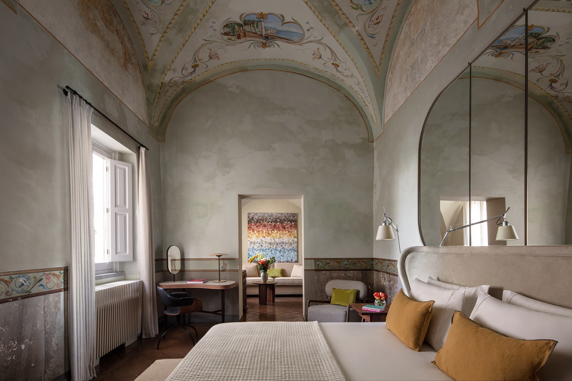 在2023年4月開幕的「Anantara Convento di Amalfi Grand Hotel」位於義大利最受歡迎的度假勝地之一,坐落在阿瑪菲海岸懸崖邊上的13世紀卡普欽修道院內,並在今年獲得《時代》雜誌選為2024世界最偉大地方之一(TIME’s 2024 World's Greatest Places)。
