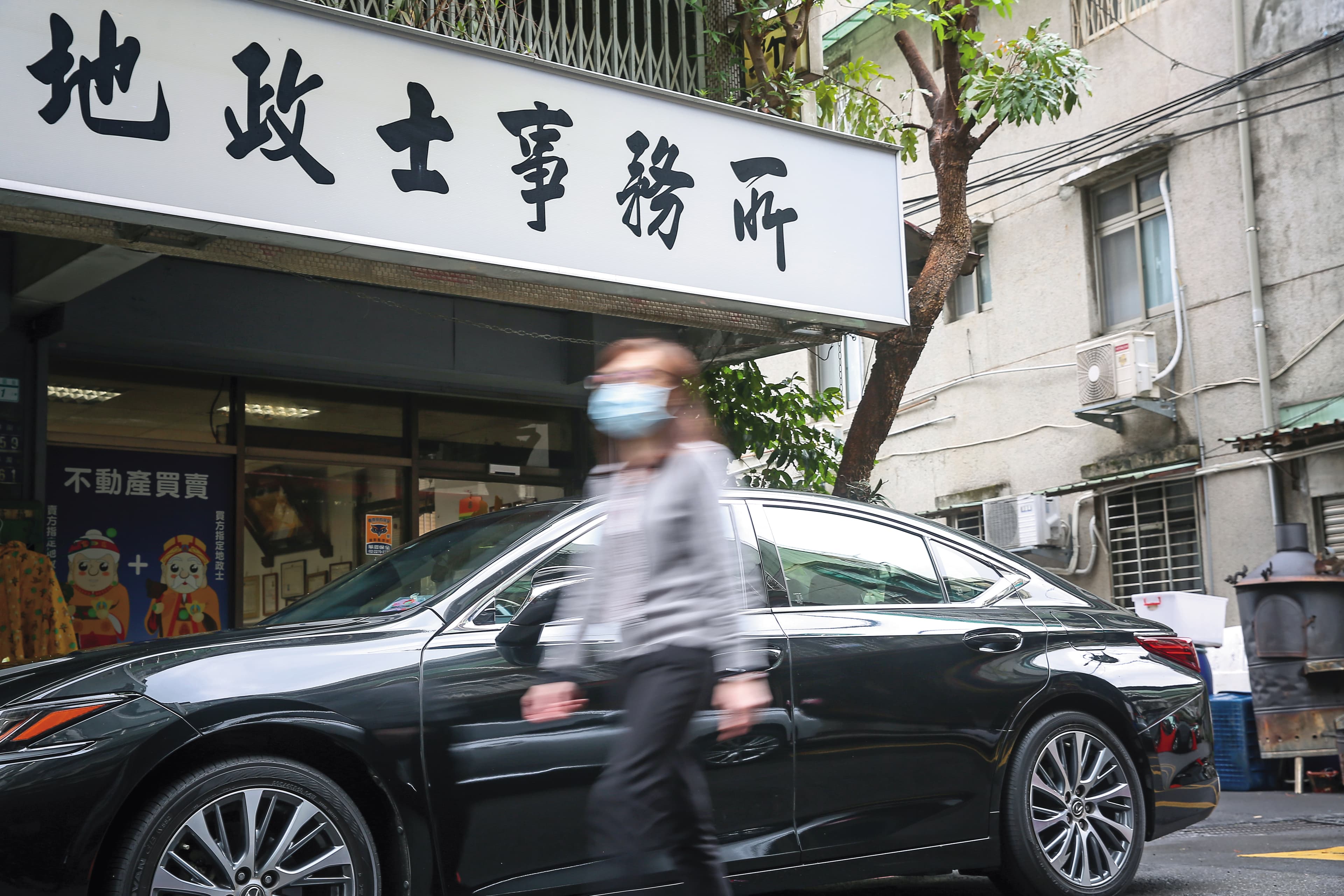 地政士(代書)若黑化使壞,民眾再會自保也難逃詐團布下的層層陷阱。圖為示意圖,非本案相關人士。