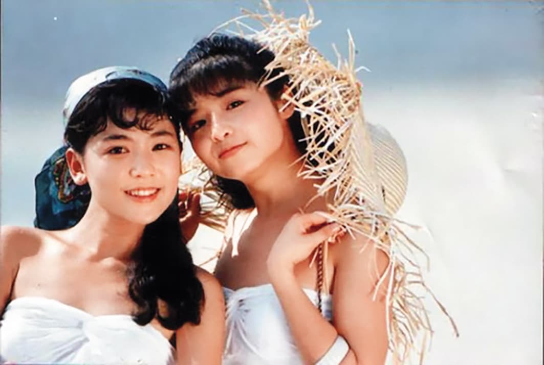 黃雅珉(右)和況明潔(左)當年組成少女團體「城市少女」,紅極一時。(翻攝自網路)