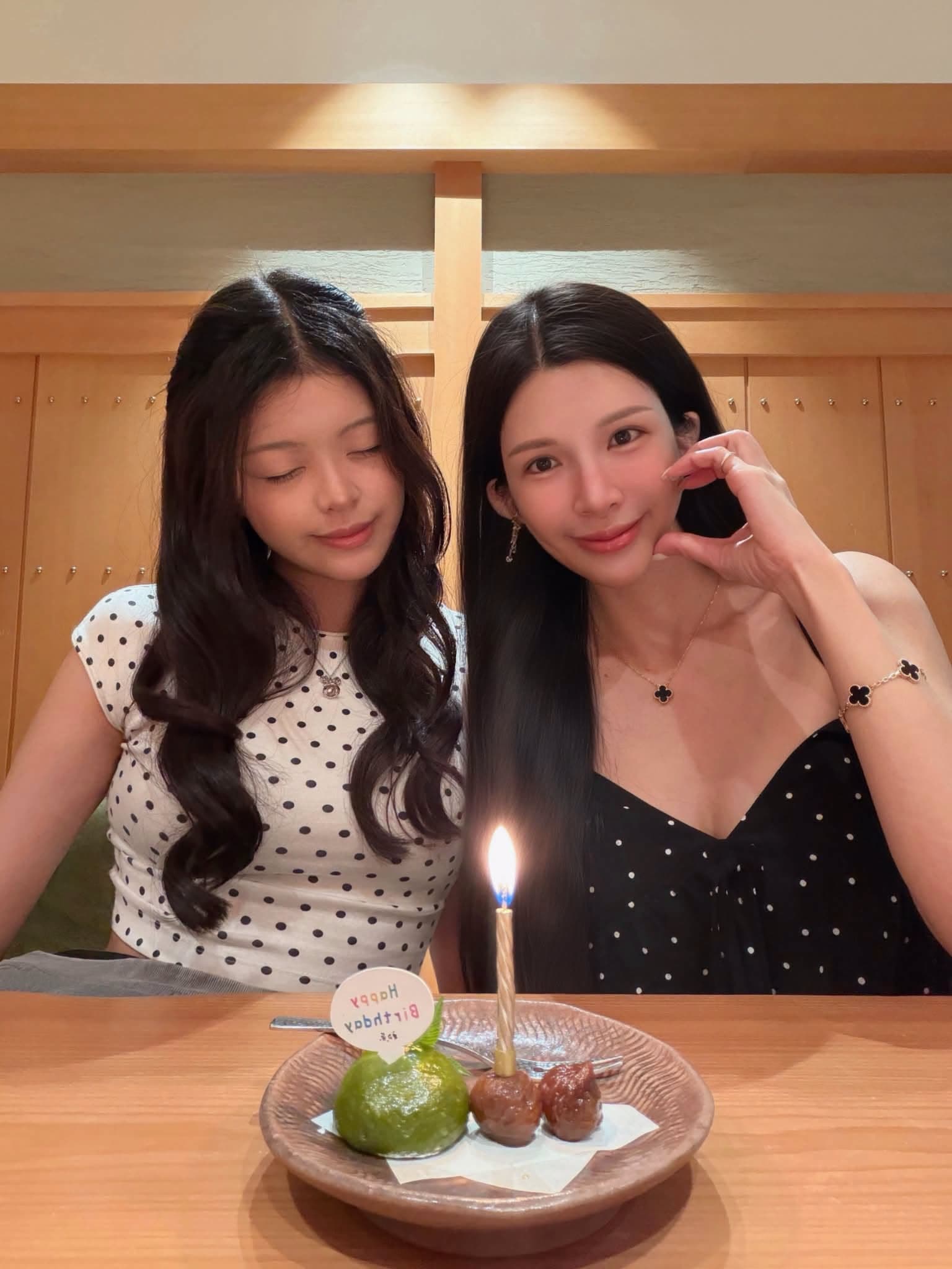 Lala替愛女慶祝18歲生日。(翻攝自臉書La la 蘇心甯)
