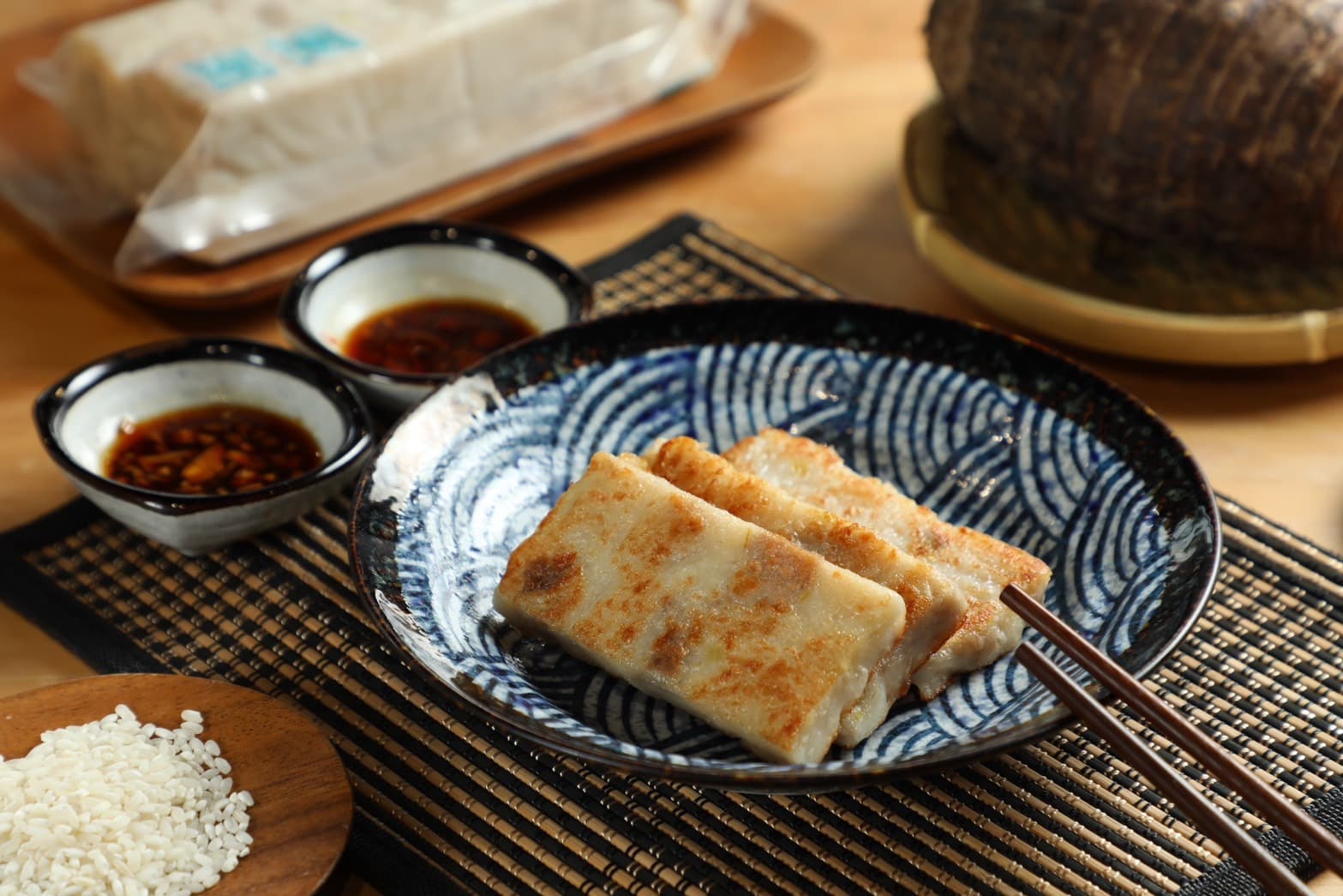 蘇吉民說,自家使用天然食材,即使放冷都能吃到食材香氣,唯獨「芋頭蘿蔔糕」趁熱吃香氣才最足。(內用70元/3片,冷藏真空包160元/8片)