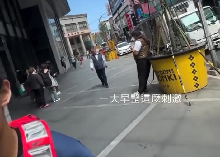 傳出桃園客運司機因乘客少投錢,下車尾隨追人,桃園市交通局回應了。(翻攝自Threads)